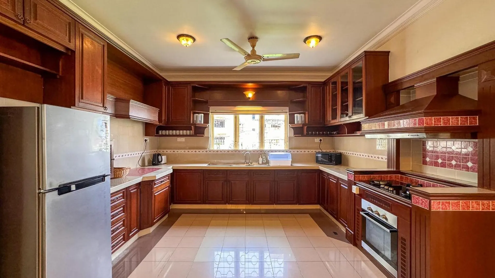 Prime Location - 5 Mins Walk To Shops & Eateries! Villa Tanjung Bungah  0*, Tanjung Bungah (Penang)