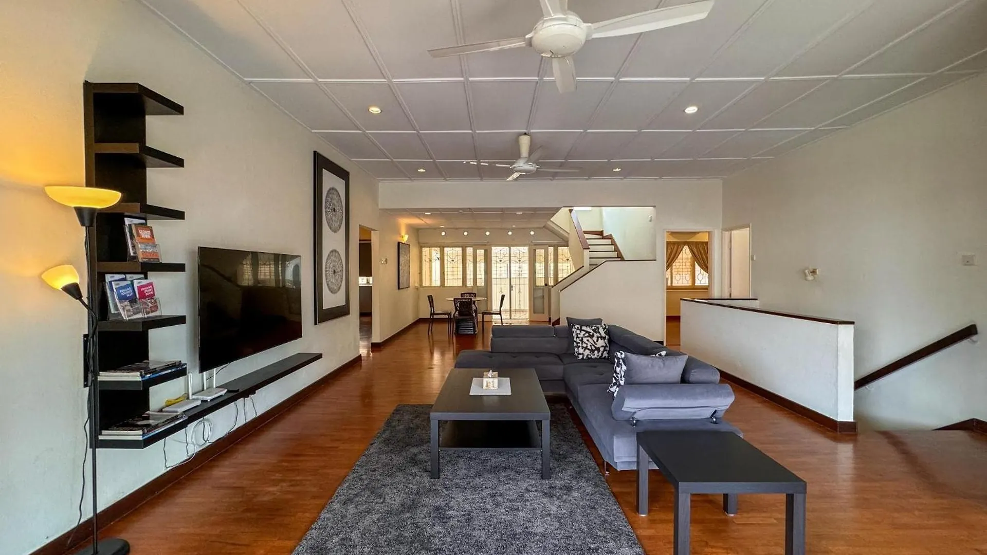 Prime Location - 5 Mins Walk To Shops & Eateries! Villa Tanjung Bungah  Holiday home
