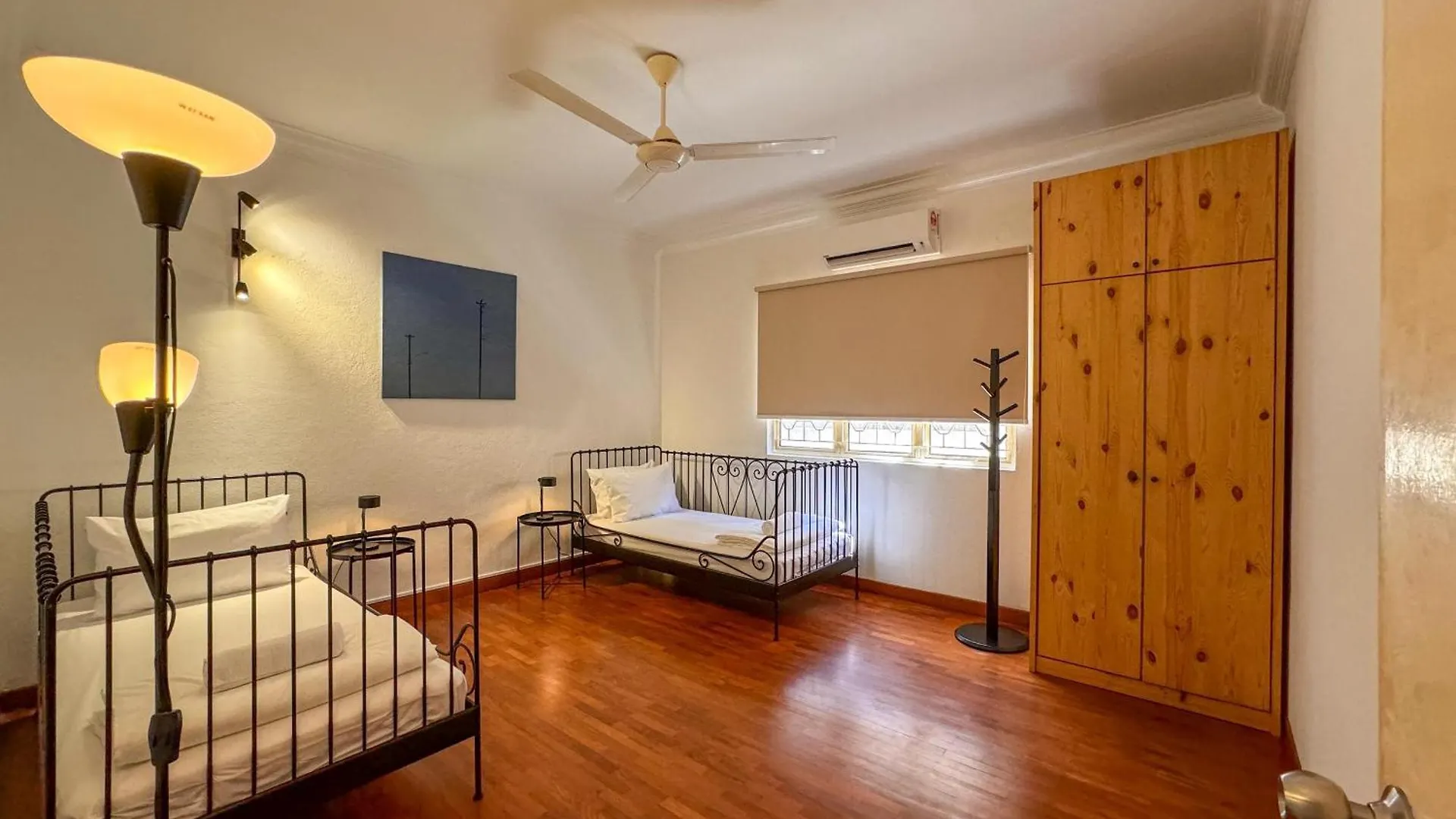 Prime Location - 5 Mins Walk To Shops & Eateries! Villa Tanjung Bungah