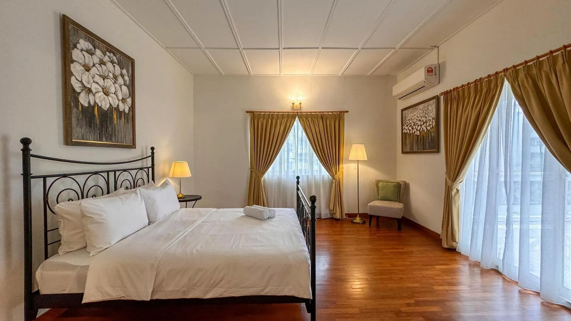 Prime Location - 5 Mins Walk To Shops & Eateries! Villa Tanjung Bungah  Malaysia