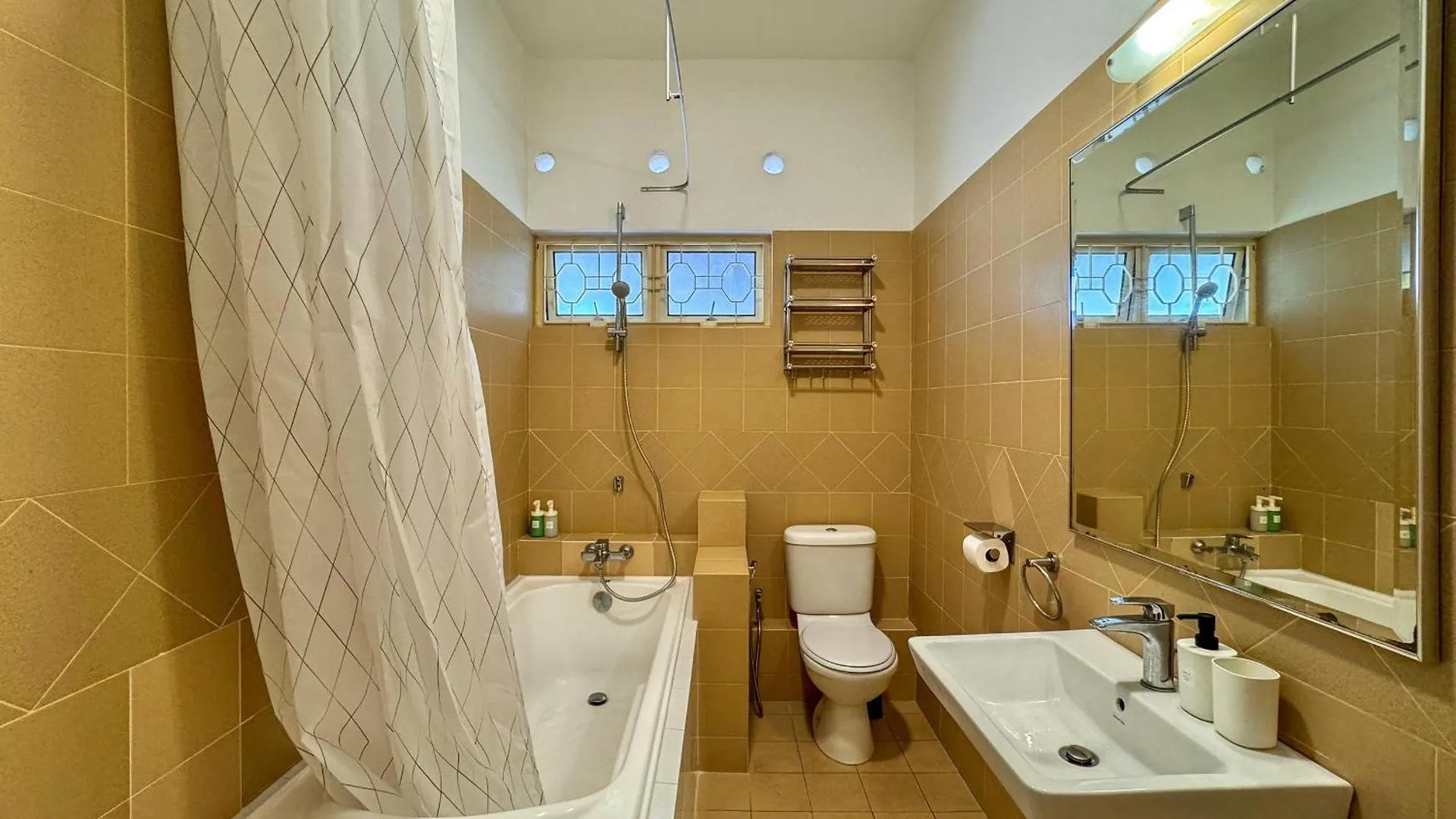 Prime Location - 5 Mins Walk To Shops & Eateries! Villa Tanjung Bungah  Tanjung Bungah (Penang)