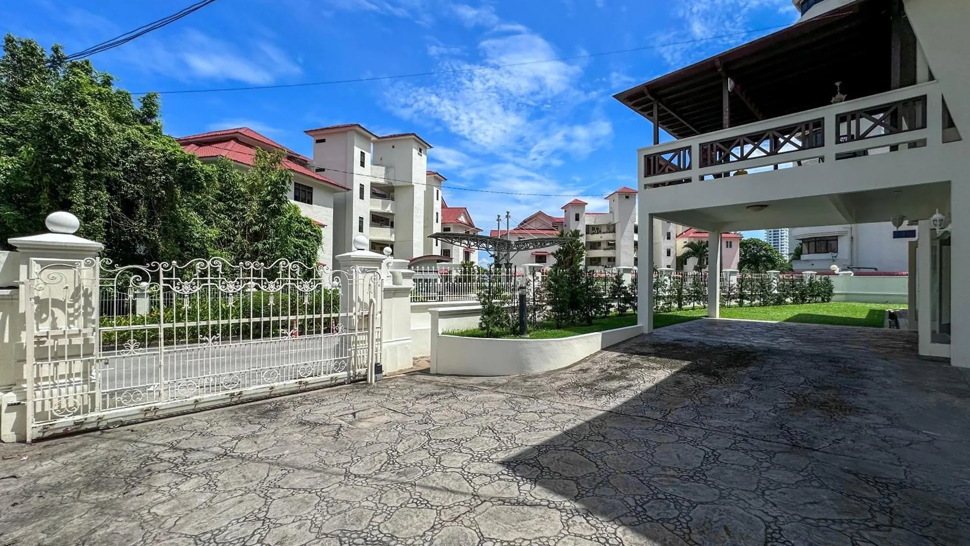 Prime Location - 5 Mins Walk To Shops & Eateries! Villa Tanjung Bungah  Malaysia