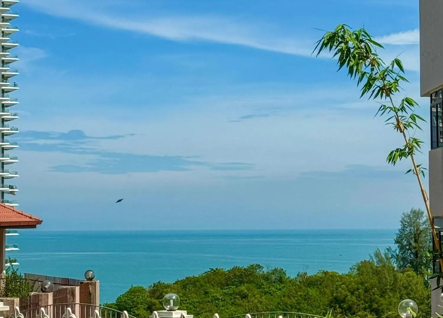 Prime Location - 5 Mins Walk To Shops & Eateries! Villa Tanjung Bungah