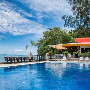 3* Hotel Sentral Seaview @ ​beachfront