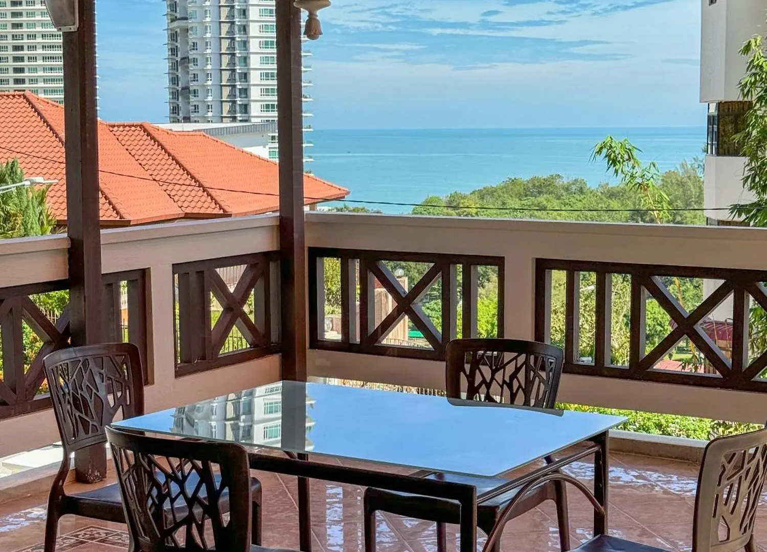 Prime Location - 5 Mins Walk To Shops & Eateries! Βίλα Tanjung Bungah